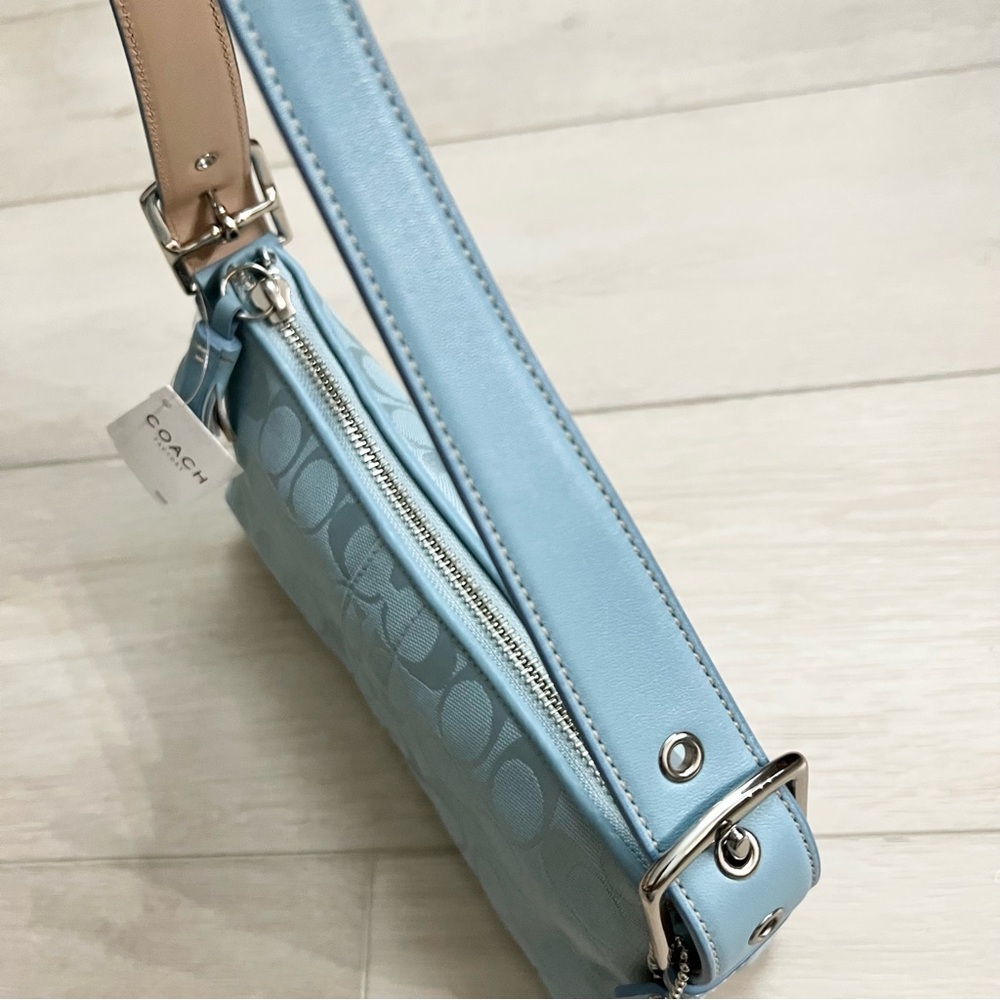 NEW WITH TAG Vintage Coach Hamptons Signature East West Demi Baguette Style 6371 - Picture 4 of 10